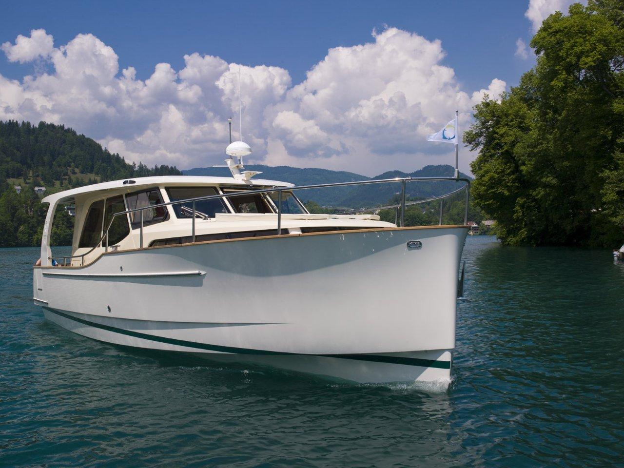 Greenline 33, picture 1