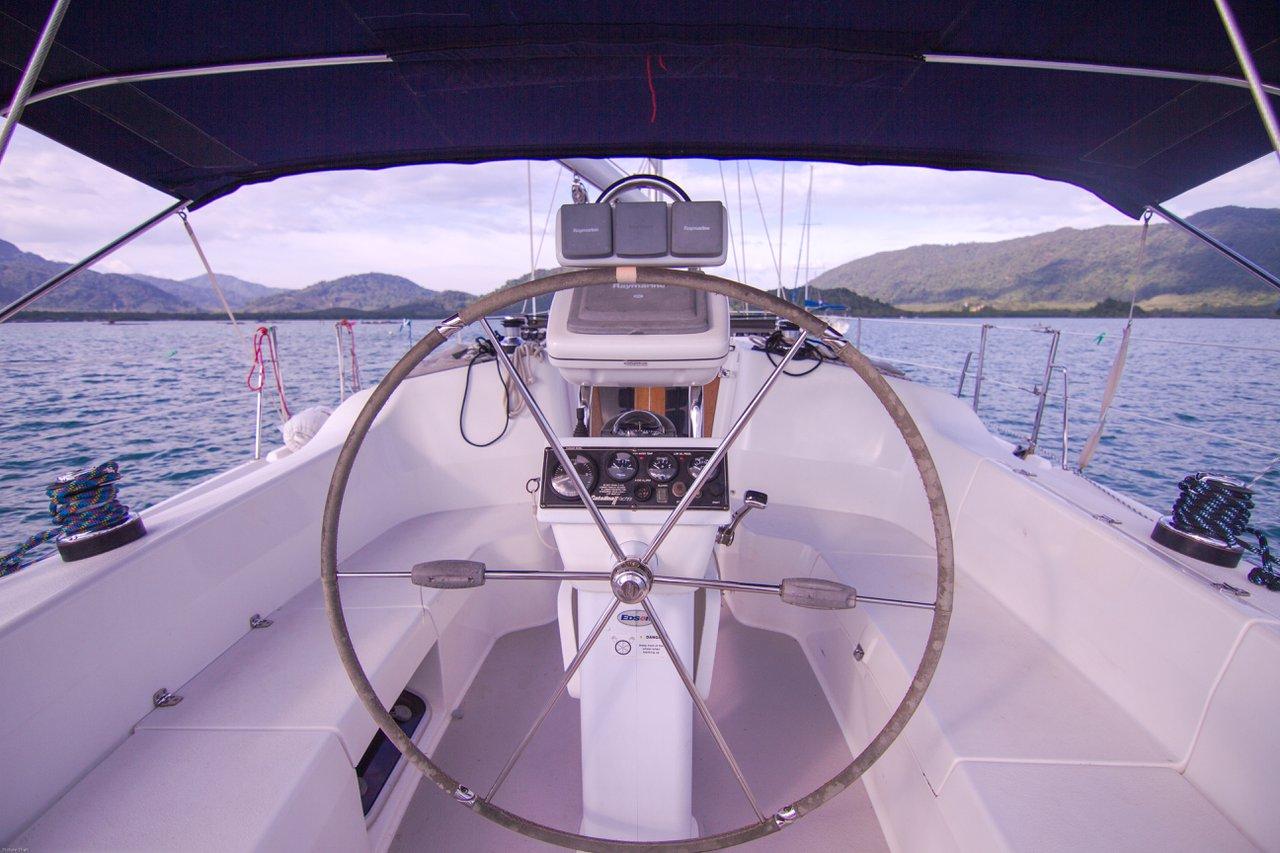 Catalina 375, picture 8