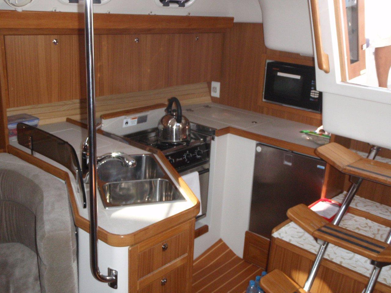 Catalina 375, picture 9