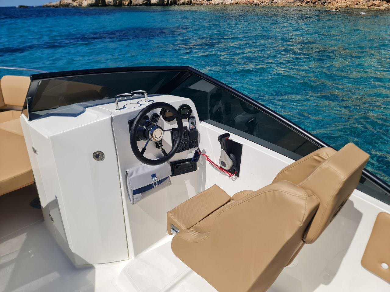 Book Mareti 650 Bow Rider Motor boat for bareboat charter in Club Nautico Santa Ponsa, Balearic Islands, Spain with TripYacht!, picture 7