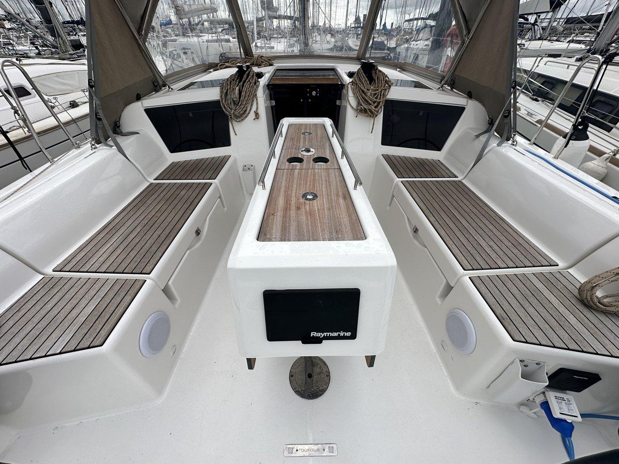 Dufour 390, picture 7