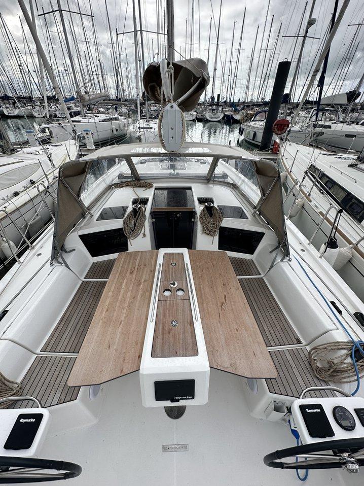 Dufour 390, picture 5
