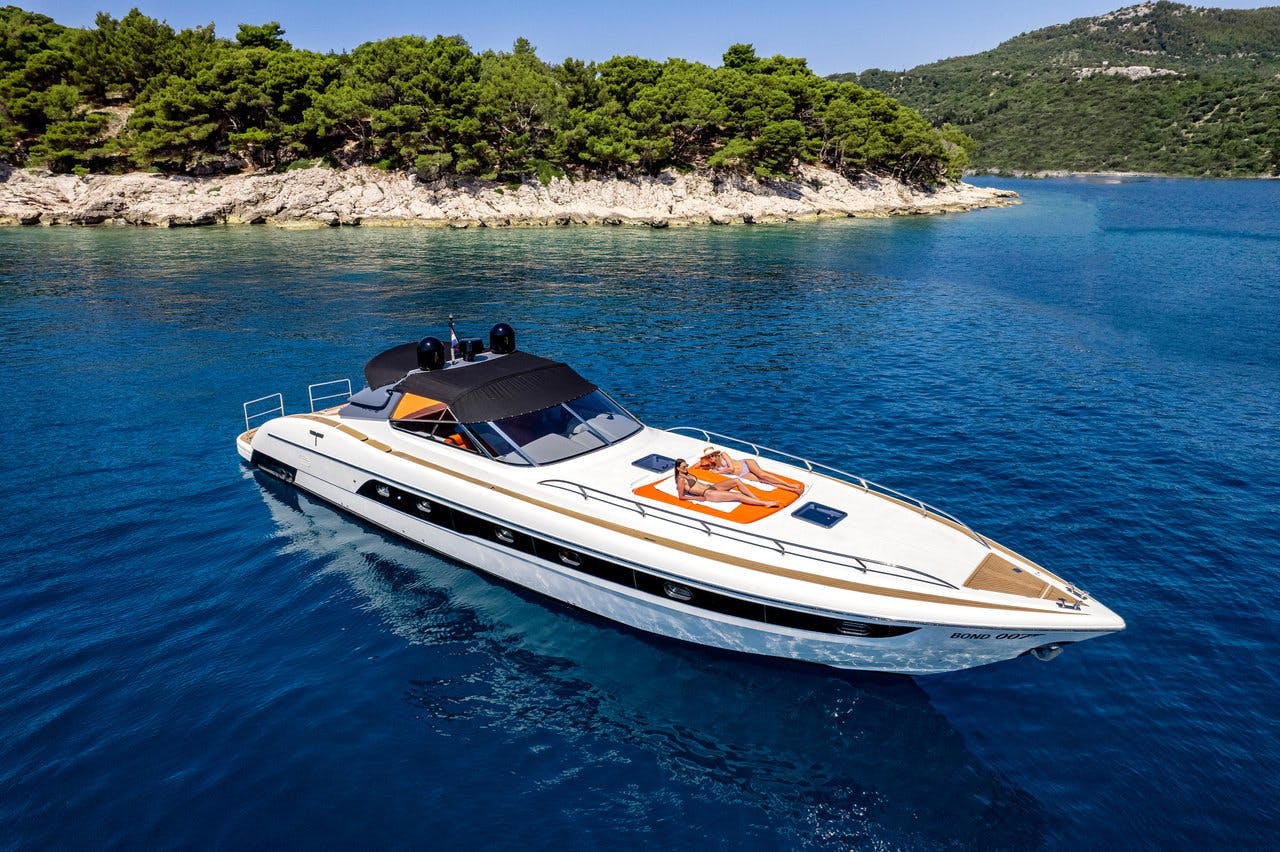 Book Tecnomar Madras 64 Motor yacht for bareboat charter in Dubrovnik, Gruž, Dubrovnik region, Croatia with TripYacht!, picture 4