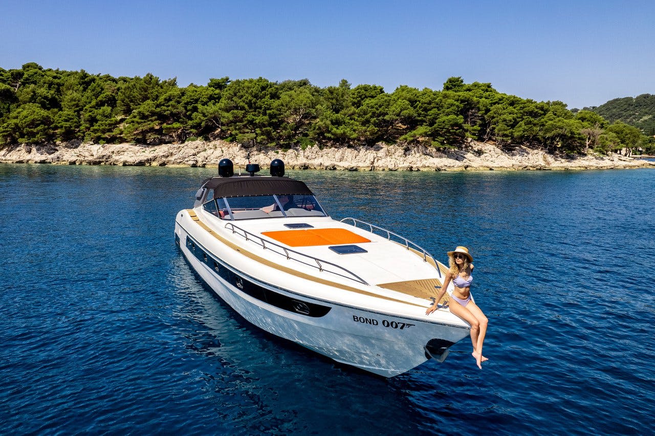 Book Tecnomar Madras 64 Motor yacht for bareboat charter in Dubrovnik, Gruž, Dubrovnik region, Croatia with TripYacht!, picture 3