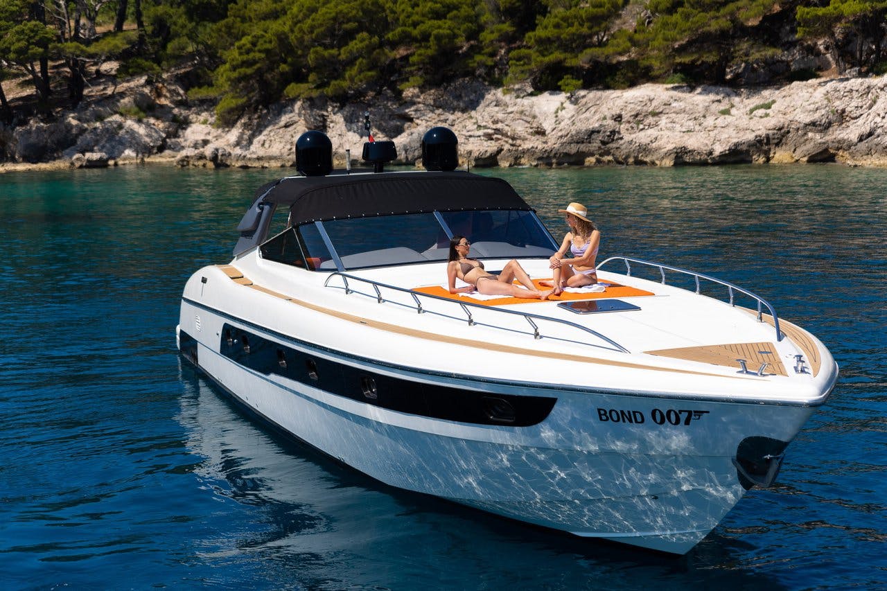 Book Tecnomar Madras 64 Motor yacht for bareboat charter in Dubrovnik, Gruž, Dubrovnik region, Croatia with TripYacht!, picture 7
