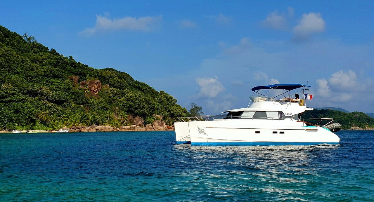 Book Maryland 37 Power catamaran for bareboat charter in Seychelles, Eden Island Marina, Mahé, Seychelles with TripYacht!, picture 6