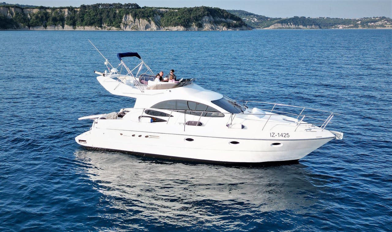 Book Azimut 39 Fly Motor yacht for bareboat charter in Izola, Primorska , Slovenia with TripYacht!, picture 1
