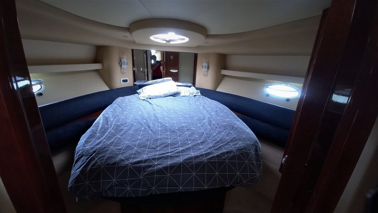 Book Azimut 39 Fly Motor yacht for bareboat charter in Izola, Primorska , Slovenia with TripYacht!, picture 9