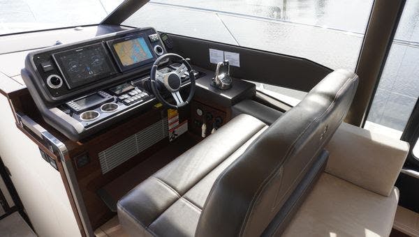 Book Prestige 590 Flybridge - 3 + 1 cab.	 Motor yacht for bareboat charter in St. Petersburg, Vinoy Marina, Florida, USA with TripYacht!, picture 10