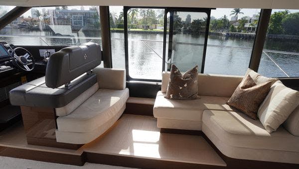 Book Prestige 590 Flybridge - 3 + 1 cab.	 Motor yacht for bareboat charter in St. Petersburg, Vinoy Marina, Florida, USA with TripYacht!, picture 8