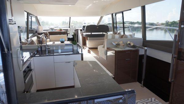 Book Prestige 590 Flybridge - 3 + 1 cab.	 Motor yacht for bareboat charter in St. Petersburg, Vinoy Marina, Florida, USA with TripYacht!, picture 4