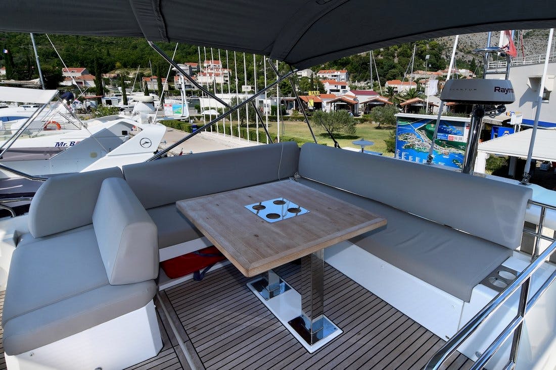 Book Prestige 590 Flybridge - 3 + 1 cab.	 Motor yacht for bareboat charter in Dubrovnik, Komolac, ACI Marina Dubrovnik, Dubrovnik region, Croatia with TripYacht!, picture 4