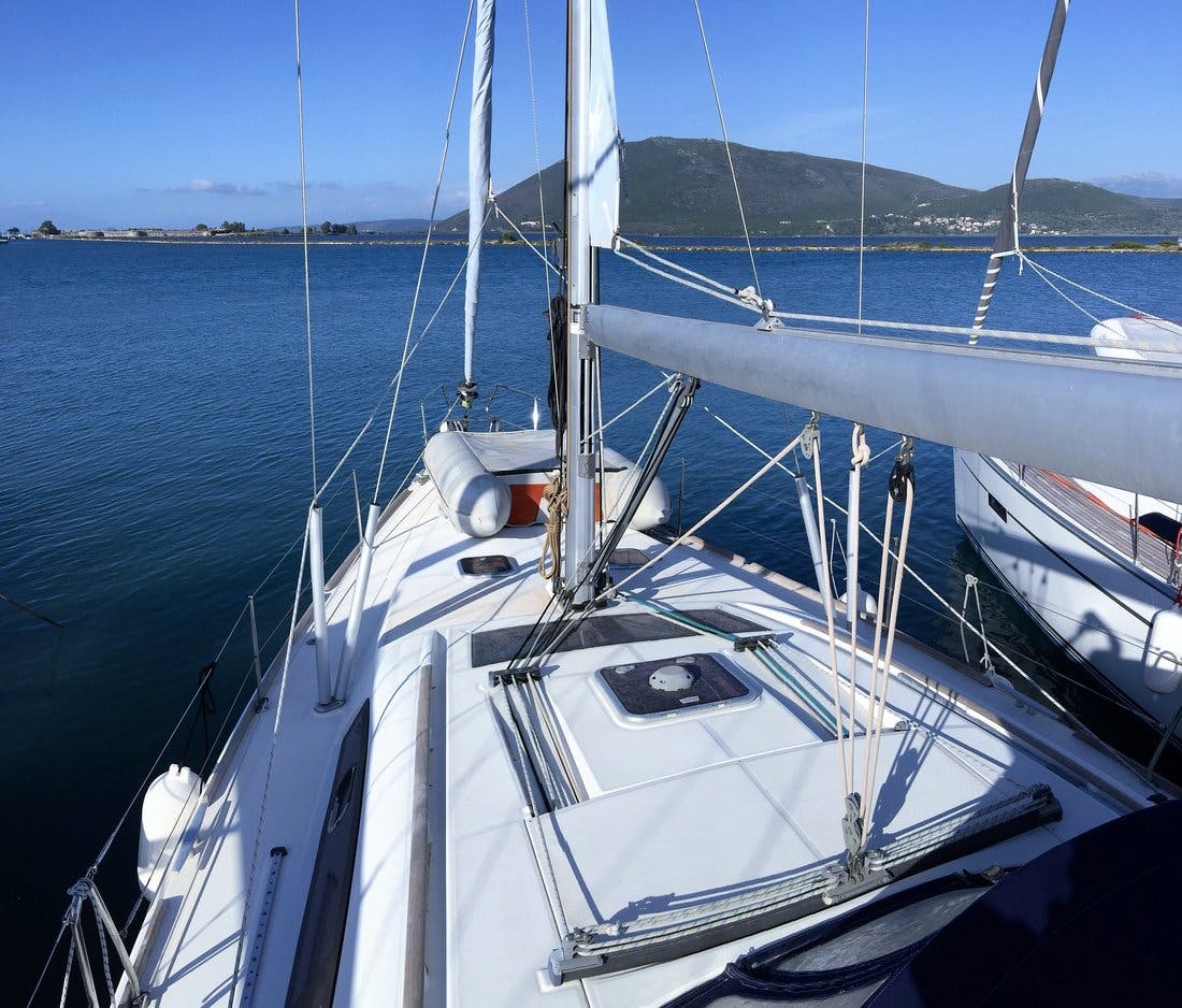 Book Oceanis 43 Sailing yacht for bareboat charter in Athens, Alimos marina, Athens area/Saronic/Peloponese, Greece with TripYacht!, picture 4