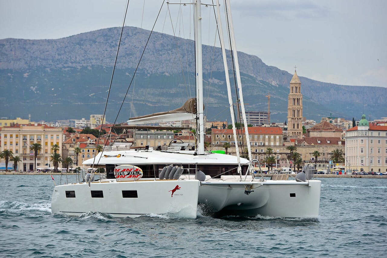 Book Lagoon 620 - 6 + 2 cab. Catamaran for bareboat charter in Marina Kastela, Split region, Croatia with TripYacht!, picture 8