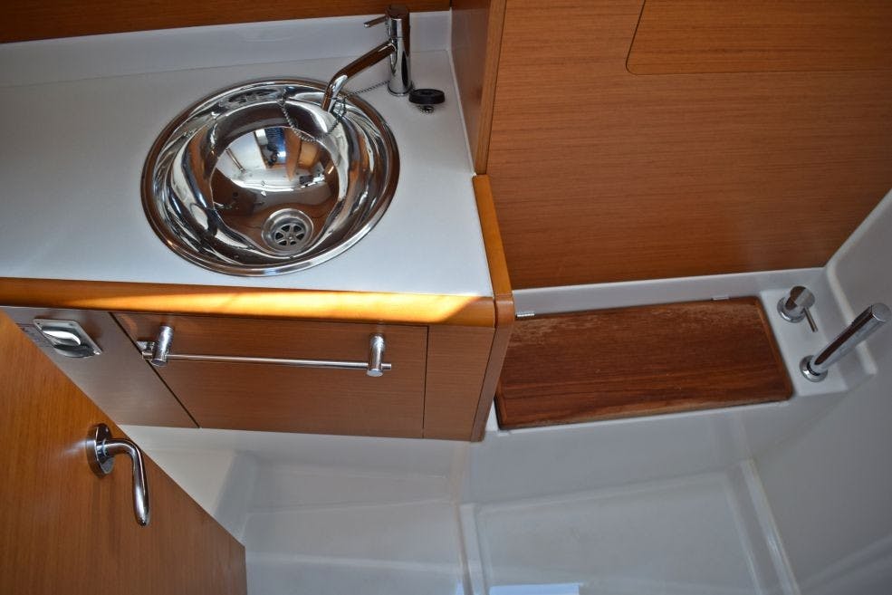 Book Sun Odyssey 419 Sailing yacht for bareboat charter in Seychelles, Praslin, Mahé, Seychelles with TripYacht!, picture 15