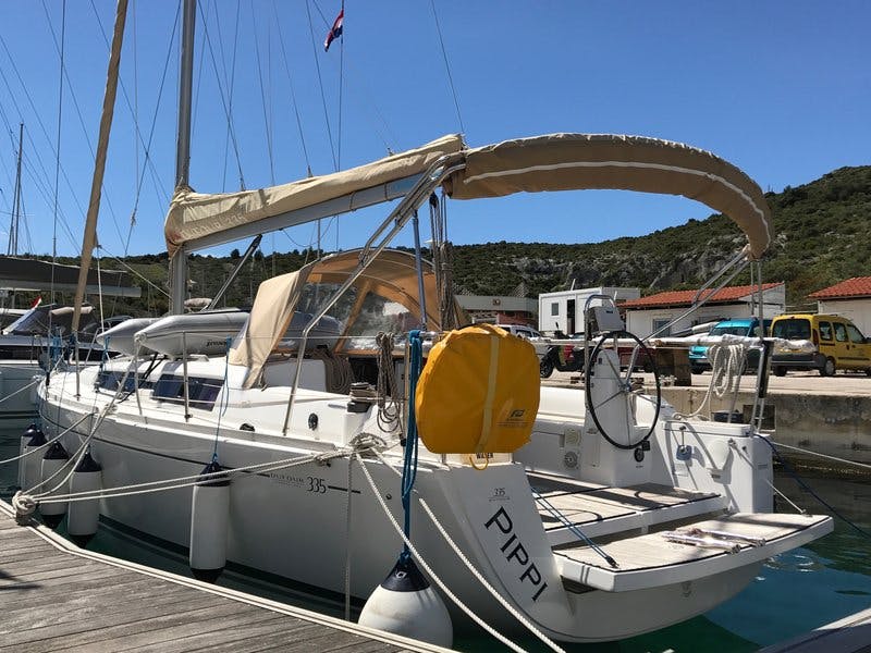 Book Dufour 335 GL Sailing yacht for bareboat charter in Marina Kremik, Primosten, Šibenik region, Croatia with TripYacht!, picture 1