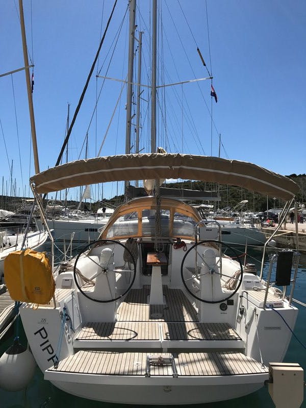Book Dufour 335 GL Sailing yacht for bareboat charter in Marina Kremik, Primosten, Šibenik region, Croatia with TripYacht!, picture 5