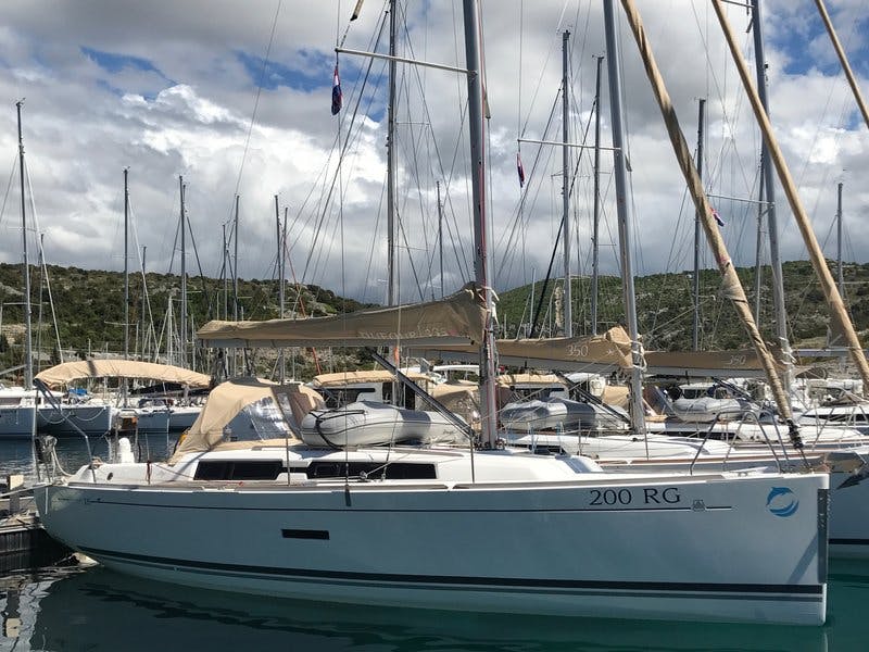 Book Dufour 335 GL Sailing yacht for bareboat charter in Marina Kremik, Primosten, Šibenik region, Croatia with TripYacht!, picture 4