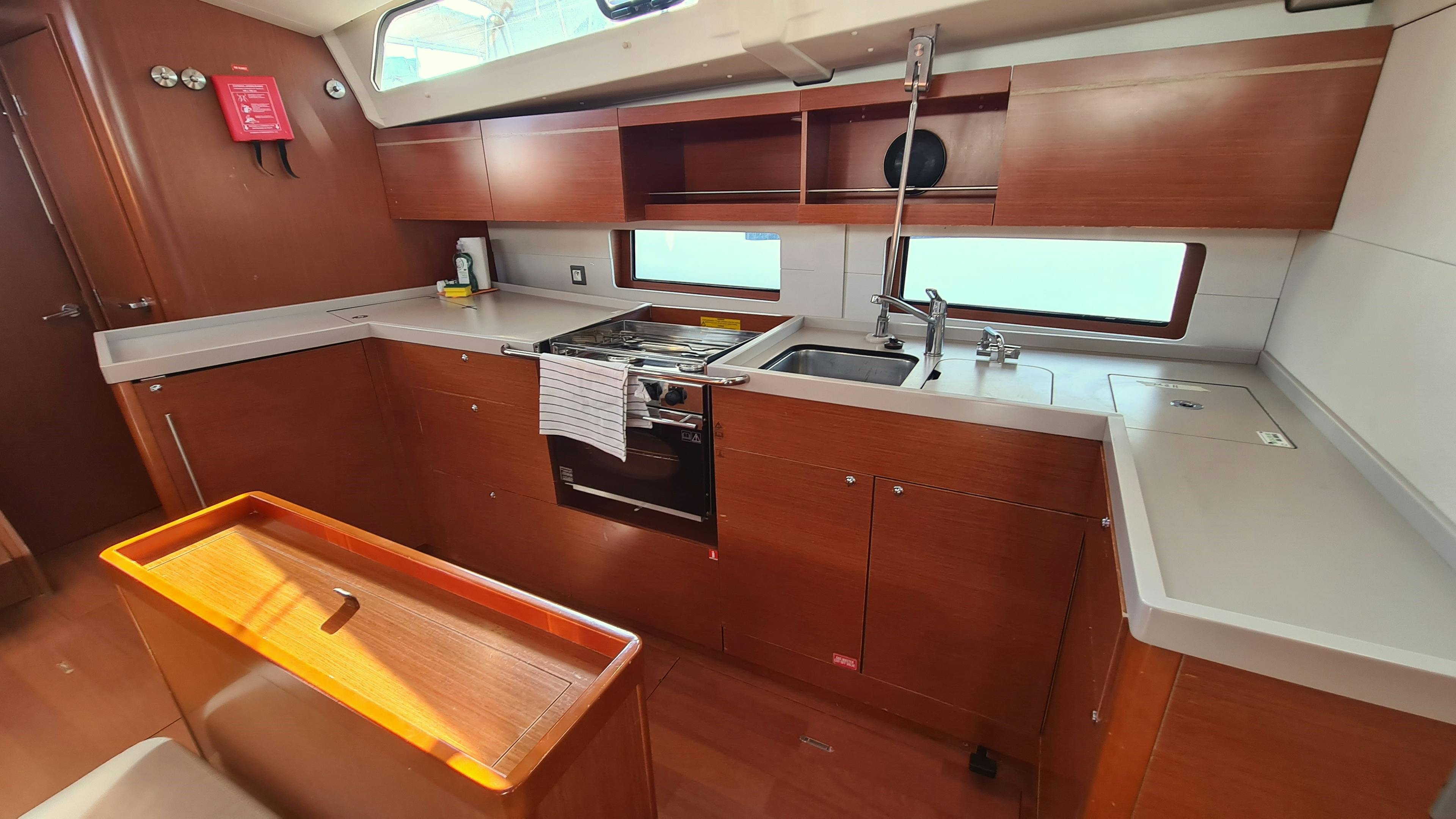 Book Oceanis 46.1 Sailing yacht for bareboat charter in Pula, ACI Marina Pomer, Istra, Croatia with TripYacht!, picture 11