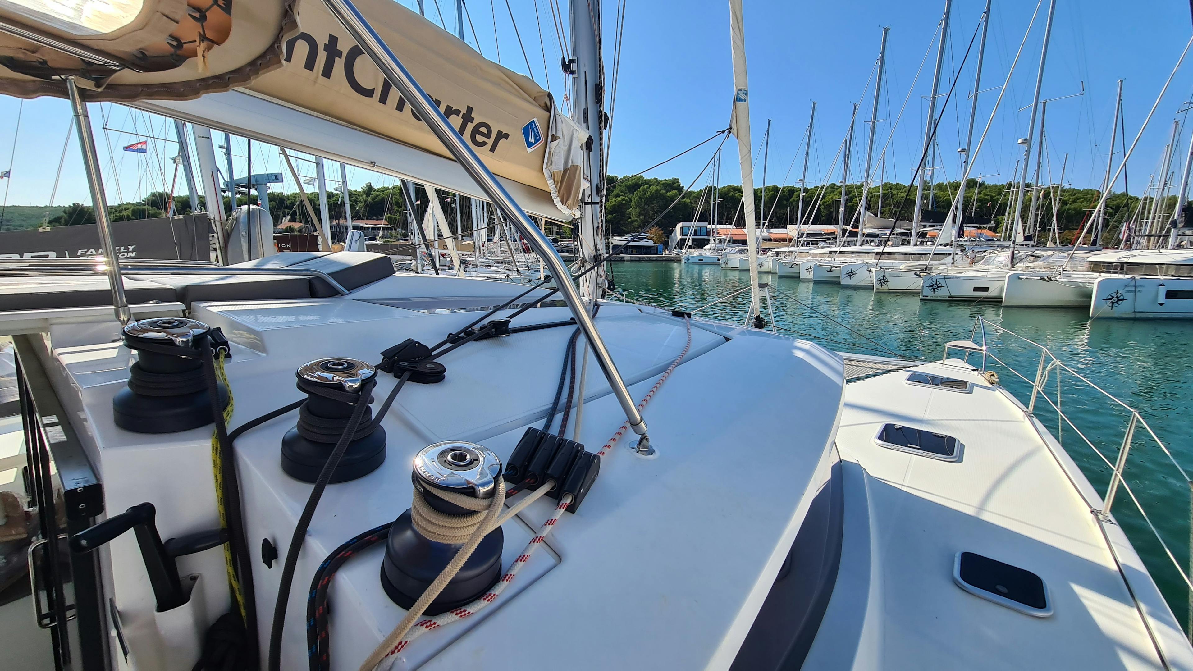 Book Helia 44 - 4 + 2 cab. Catamaran for bareboat charter in Pula, ACI Marina Pomer, Istra, Croatia with TripYacht!, picture 8