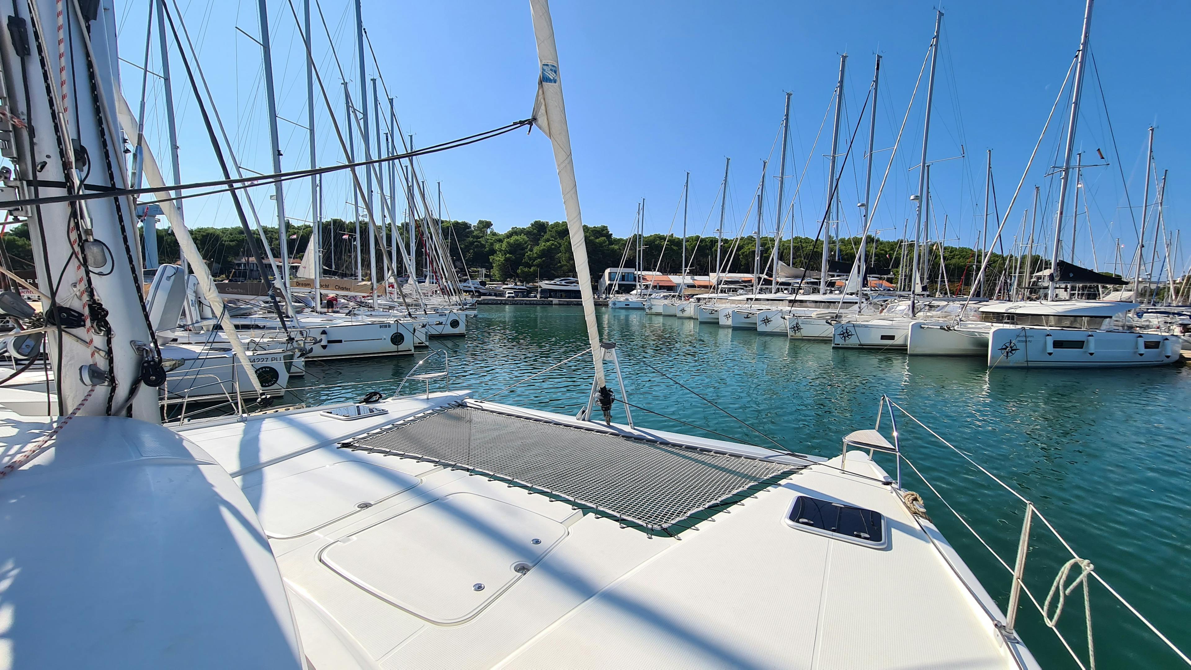 Book Helia 44 - 4 + 2 cab. Catamaran for bareboat charter in Pula, ACI Marina Pomer, Istra, Croatia with TripYacht!, picture 11