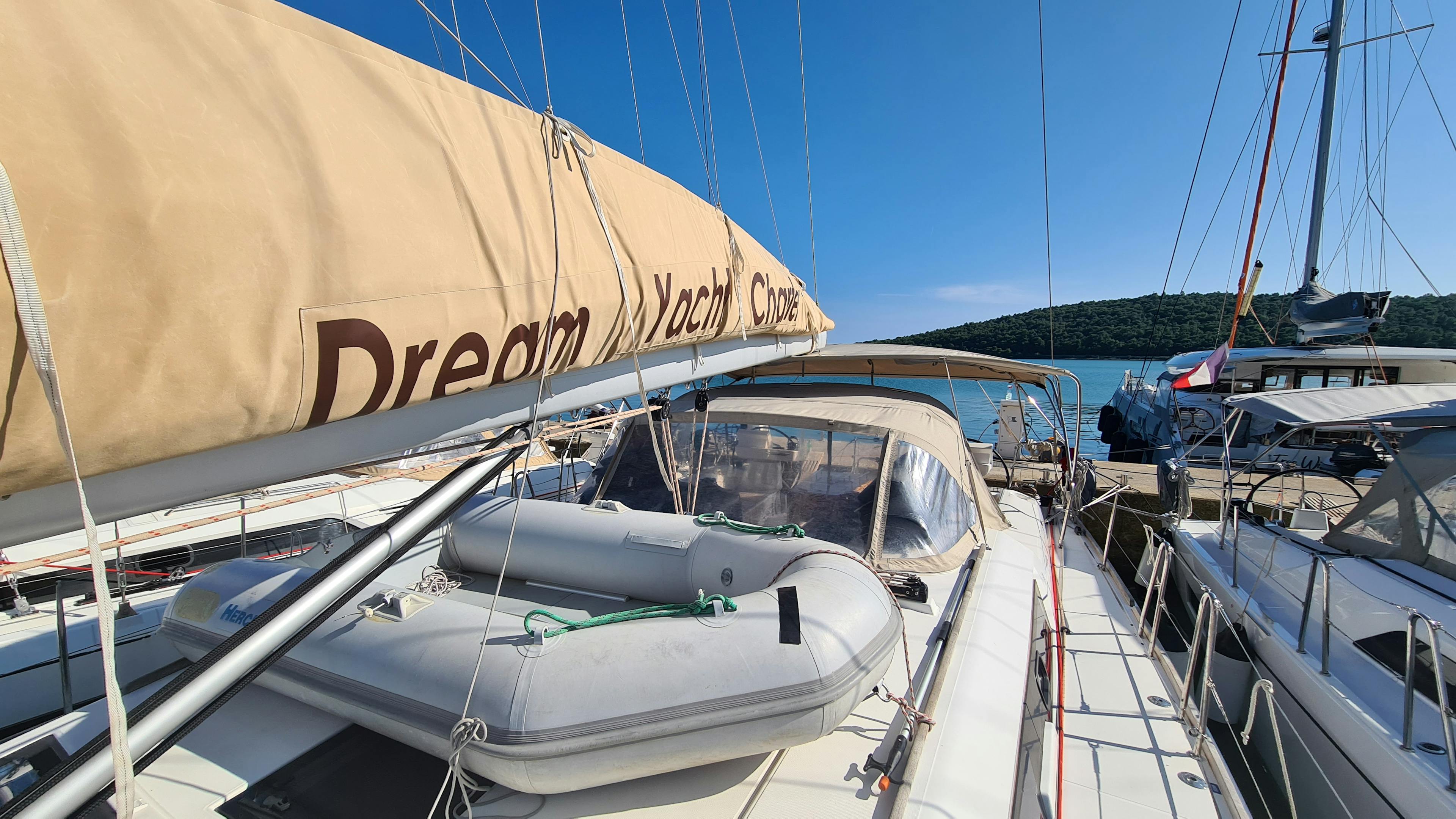 Book Dufour 520 GL Sailing yacht for bareboat charter in Pula, ACI Marina Pomer, Istra, Croatia with TripYacht!, picture 6