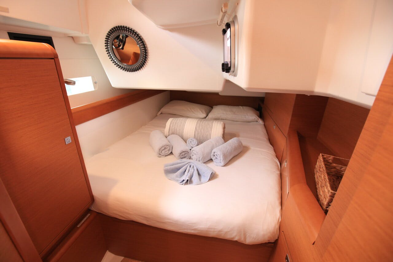 Book Sun Odyssey 519 - 3 cab. Sailing yacht for bareboat charter in Ritter House Marina, Tortola, British Virgin Islands with TripYacht!, picture 14