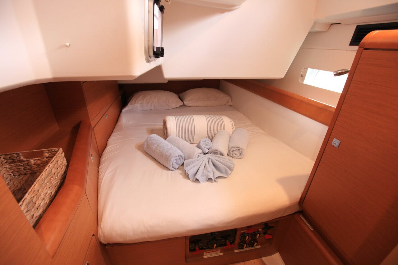 Book Sun Odyssey 519 - 3 cab. Sailing yacht for bareboat charter in Ritter House Marina, Tortola, British Virgin Islands with TripYacht!, picture 13