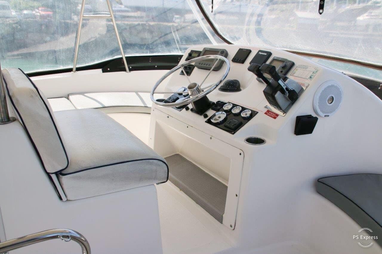 Book Conquest 44 Power catamaran for bareboat charter in Whitsundays, Airlie Beach, Coral Sea Marina, Whitsunday Region of Queensland, Australia and Oceania with TripYacht!, picture 10