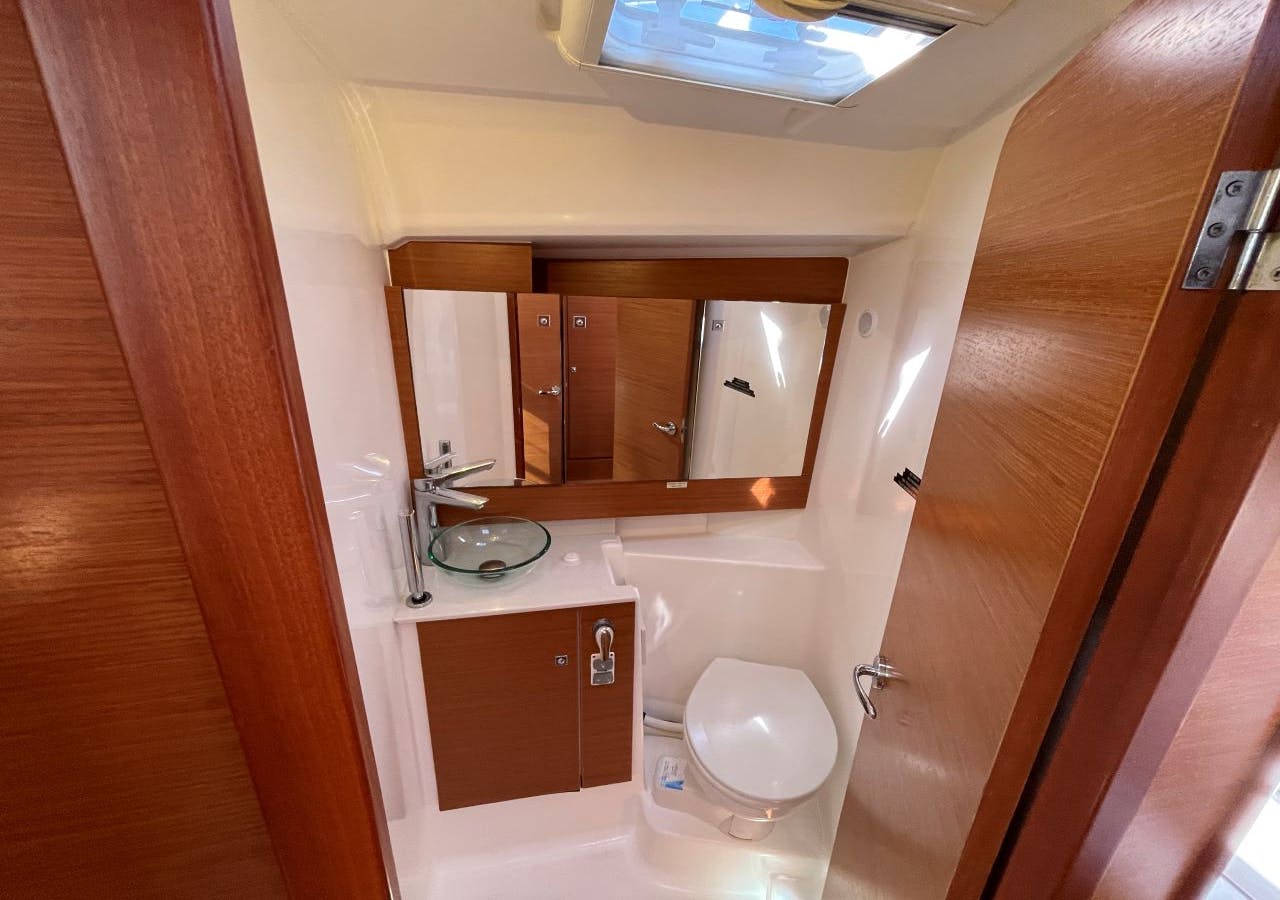 Book Dufour 412 GL Sailing yacht for bareboat charter in Whitsundays, Airlie Beach, Coral Sea Marina, Whitsunday Region of Queensland, Australia and Oceania with TripYacht!, picture 9
