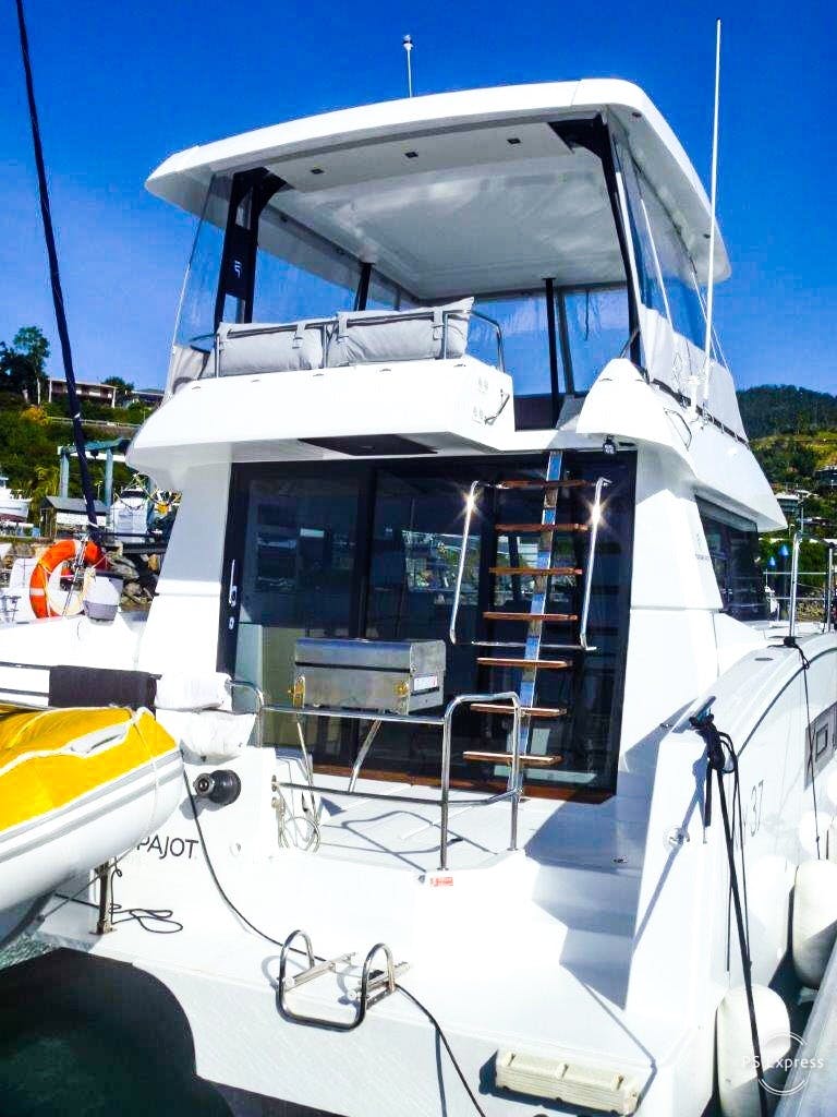 Book Fountaine Pajot MY 37 - 3 cab. Power catamaran for bareboat charter in Whitsundays, Airlie Beach, Coral Sea Marina, Whitsunday Region of Queensland, Australia and Oceania with TripYacht!, picture 13