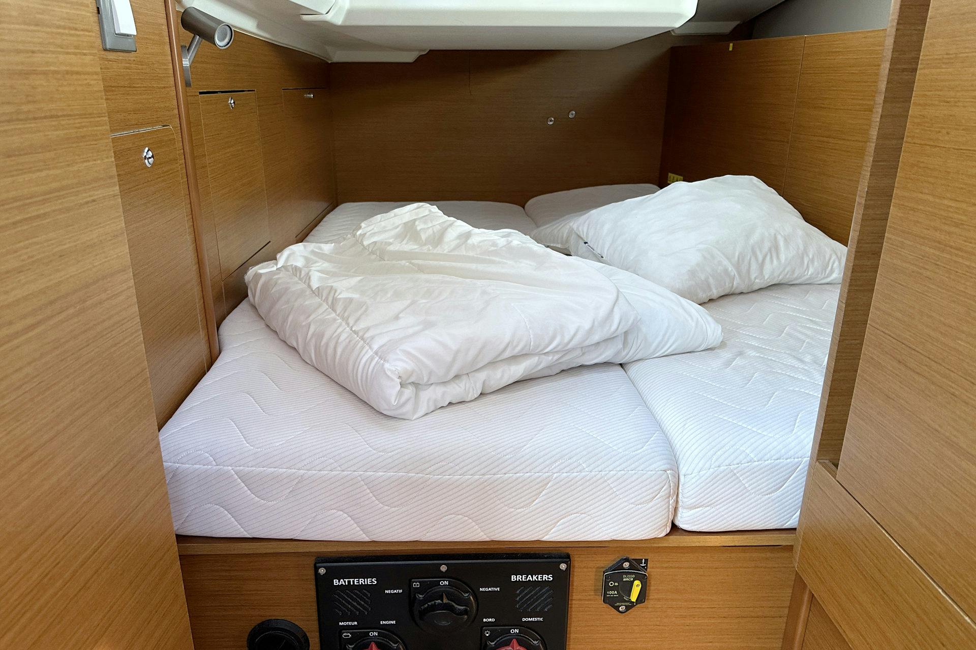 Book Sun Odyssey 410 - 3 cab. Sailing yacht for bareboat charter in Marina Punat, Krk, Kvarner, Croatia with TripYacht!, picture 23