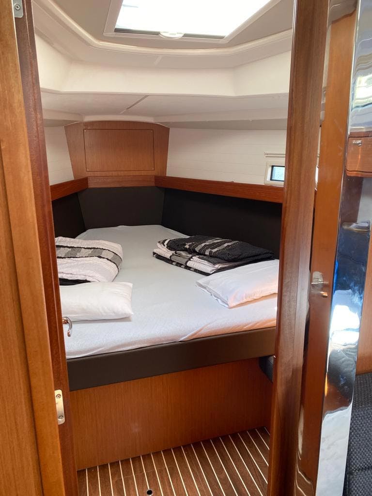 Book Bavaria Cruiser 37 - 3 cab. Sailing yacht for bareboat charter in Ijsselmeer/Lelystad Haven, Flevoland, Netherlands with TripYacht!, picture 6