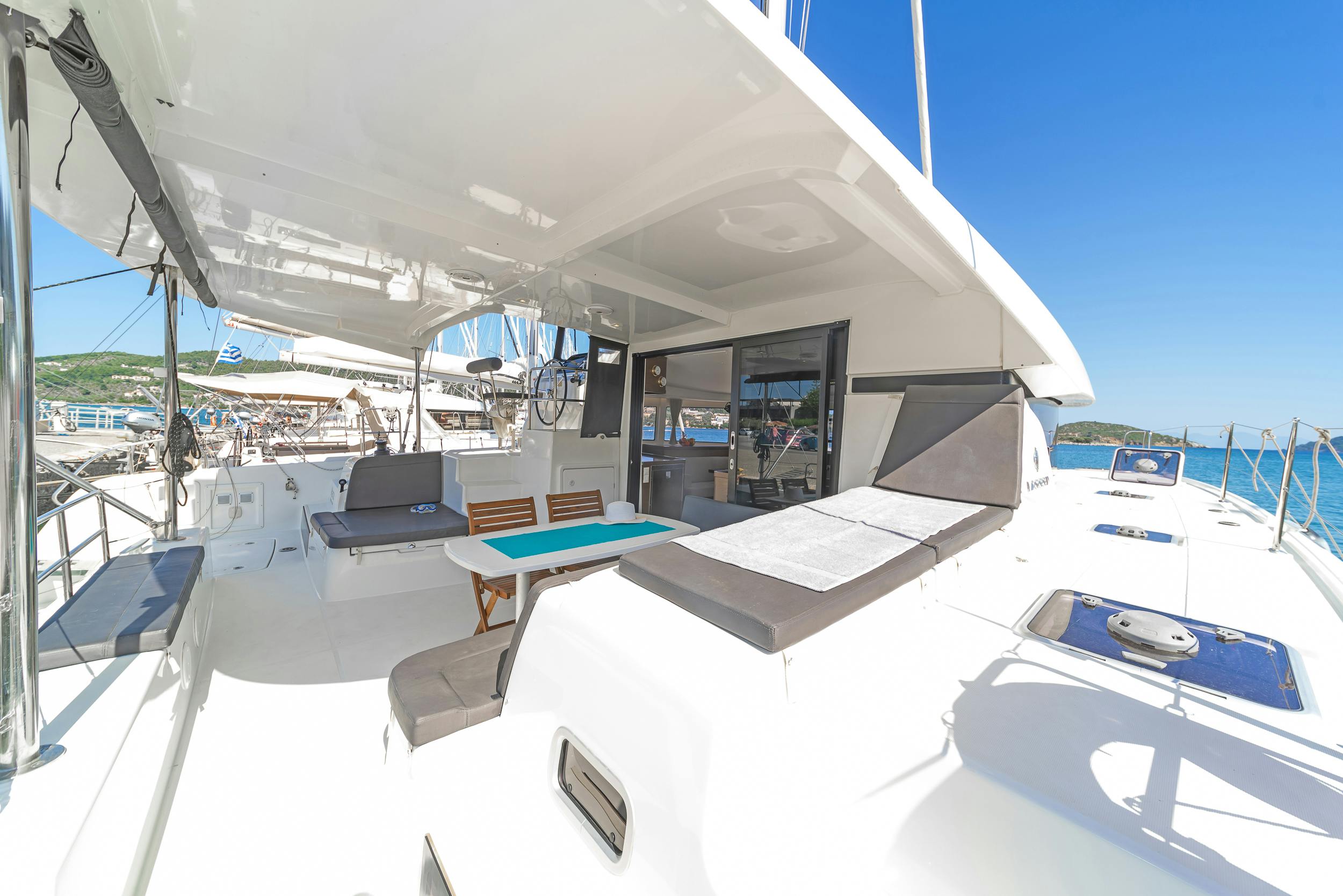 Book Lagoon 42 - 4 + 2 cab. Catamaran for bareboat charter in Skiathos, Skiathos/Sporades, Volos, Greece with TripYacht!, picture 11
