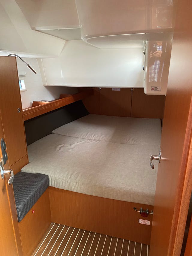 Book Bavaria Cruiser 46 - 4 cab. Sailing yacht for bareboat charter in Ijsselmeer/Lelystad Haven, Flevoland, Netherlands with TripYacht!, picture 11