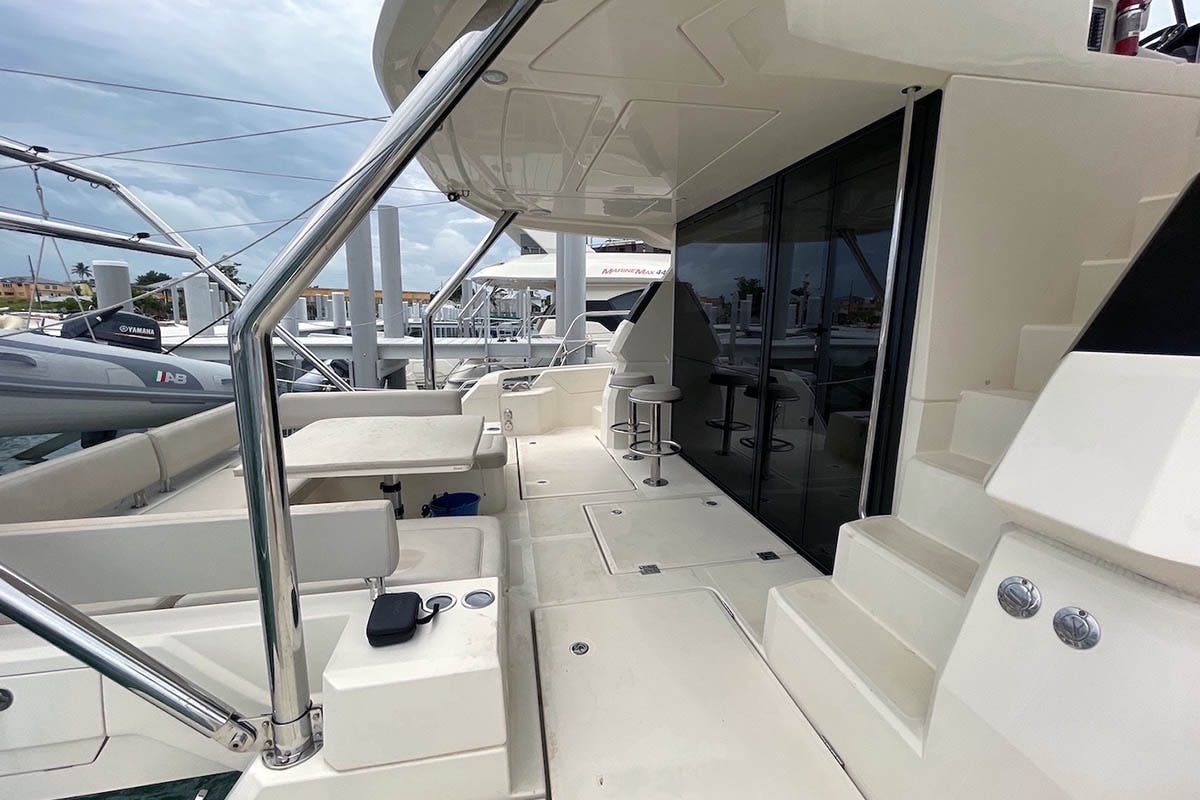 Book Aquila 44 Power catamaran for bareboat charter in Marsh Harbour, Conch Inn Marina, Abaco Islands, Bahamas with TripYacht!, picture 4