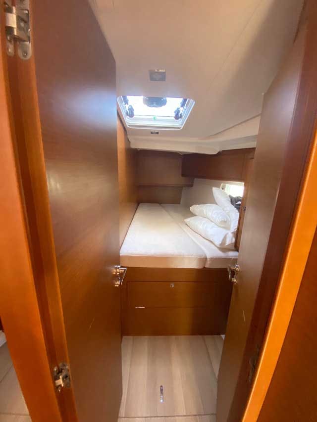 Book Sun Odyssey 519 - 5 + 1 cab. Sailing yacht for bareboat charter in Castellammare, Marina di Stabia, Campania, Italy with TripYacht!, picture 8