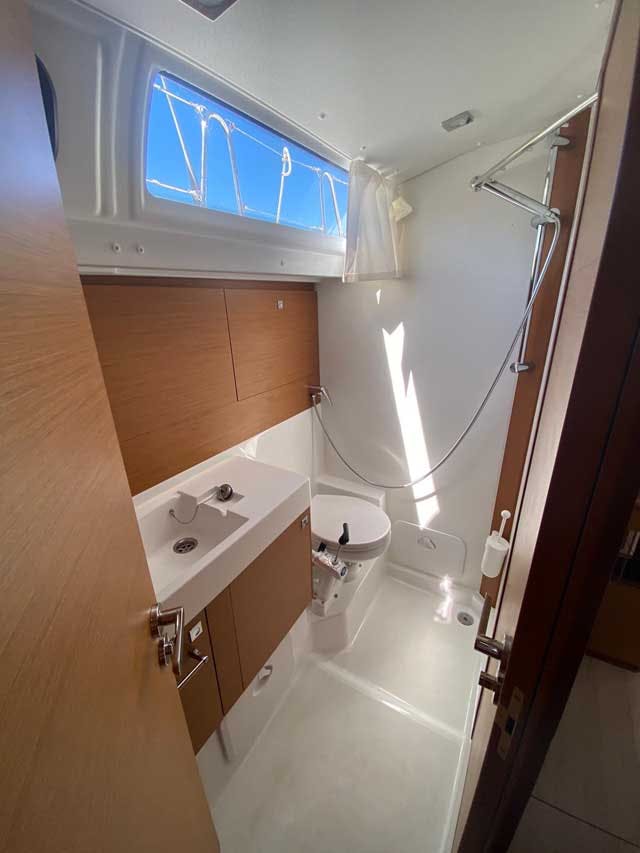 Book Sun Odyssey 519 - 5 + 1 cab. Sailing yacht for bareboat charter in Castellammare, Marina di Stabia, Campania, Italy with TripYacht!, picture 11