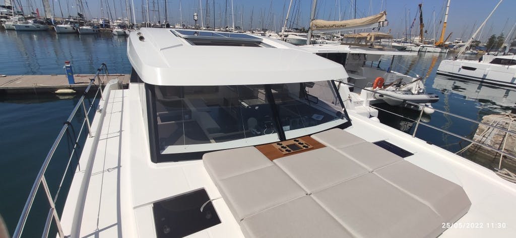 Book Motor Yacht 4.S Power catamaran for bareboat charter in Athens, Alimos marina, Athens area/Saronic/Peloponese, Greece with TripYacht!, picture 14