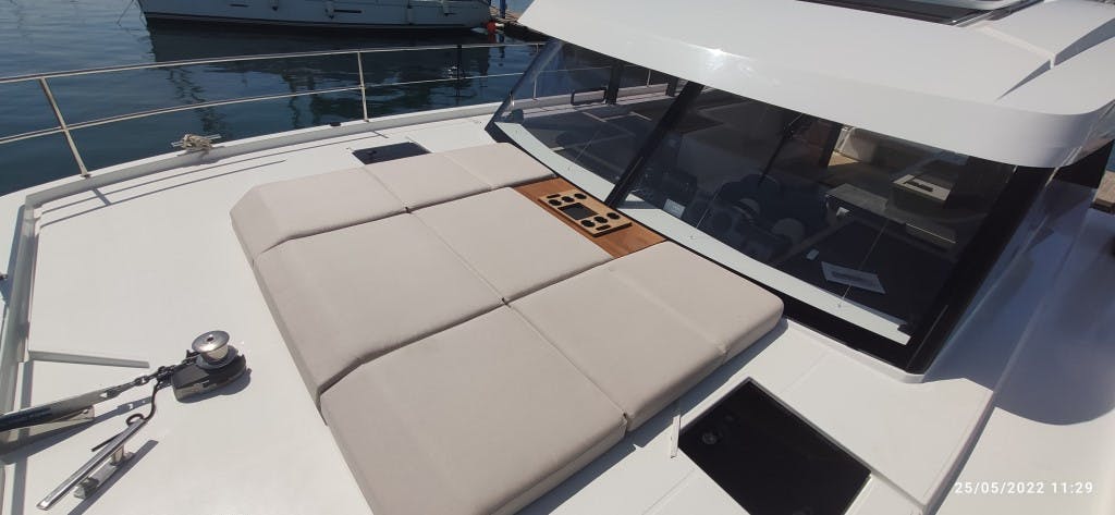Book Motor Yacht 4.S Power catamaran for bareboat charter in Athens, Alimos marina, Athens area/Saronic/Peloponese, Greece with TripYacht!, picture 15