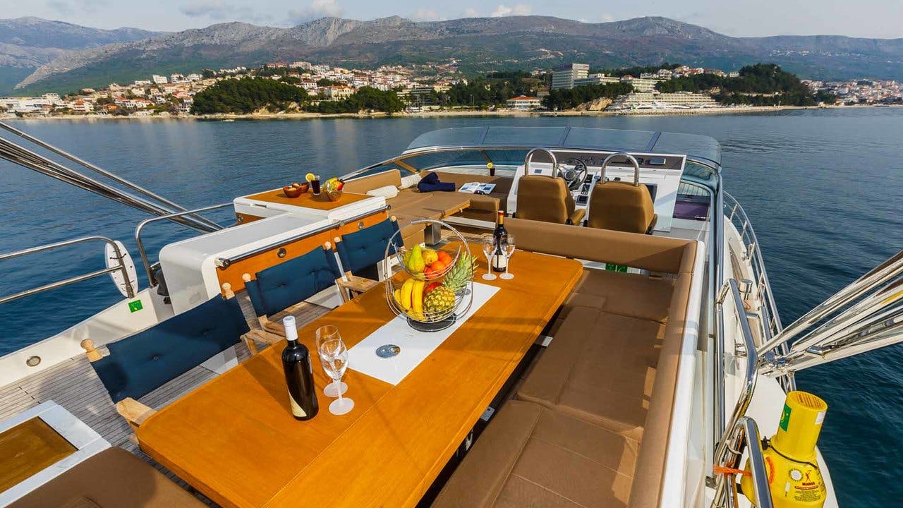 Book Fairline Squadron 78 Luxury motor yacht for bareboat charter in ACI Marina Split, Split region, Croatia with TripYacht!, picture 7