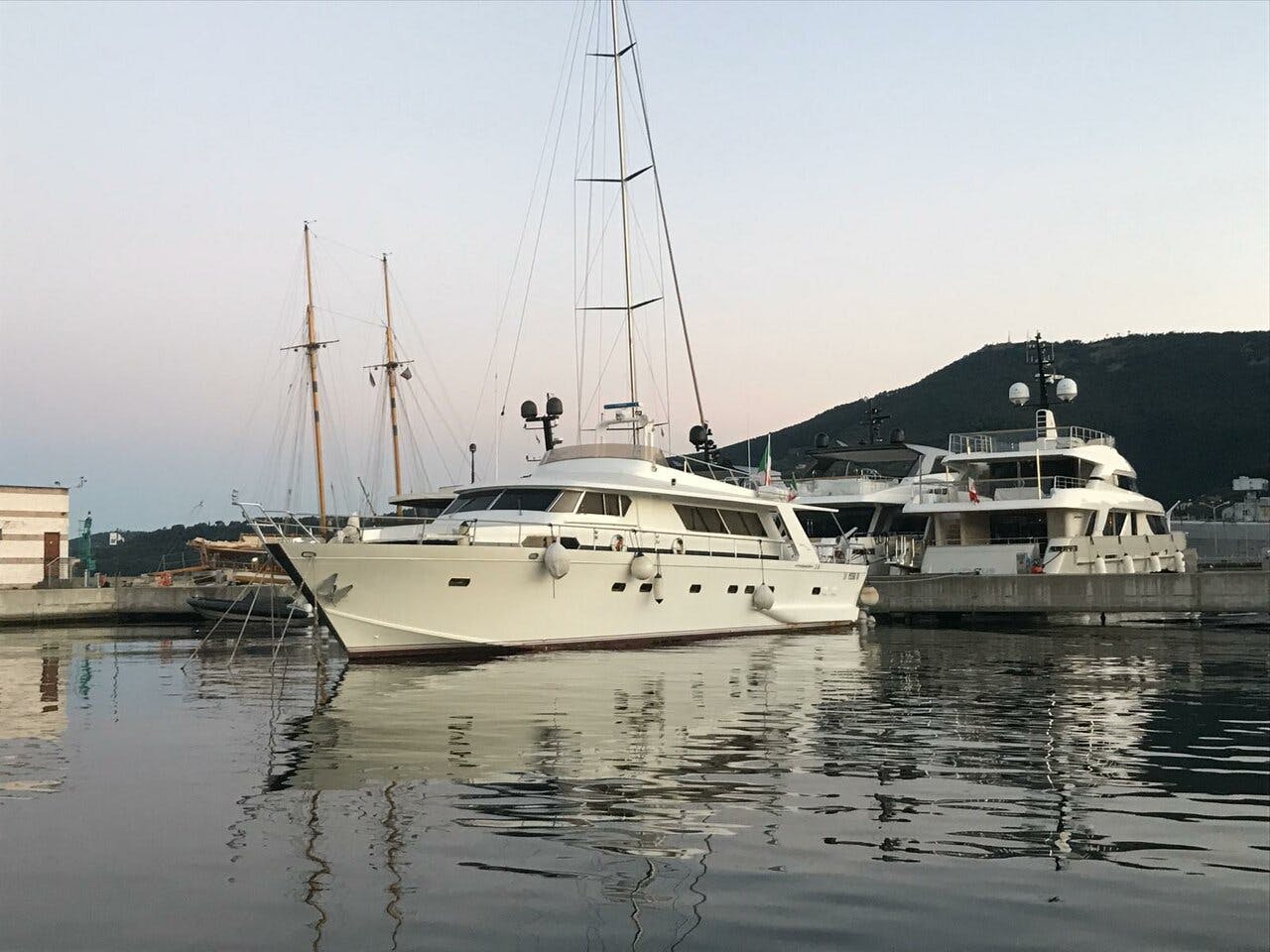 Book Pegasus 24 Luxury motor yacht for bareboat charter in Porto di Policastro Bussentino, Campania, Italy with TripYacht!, picture 3