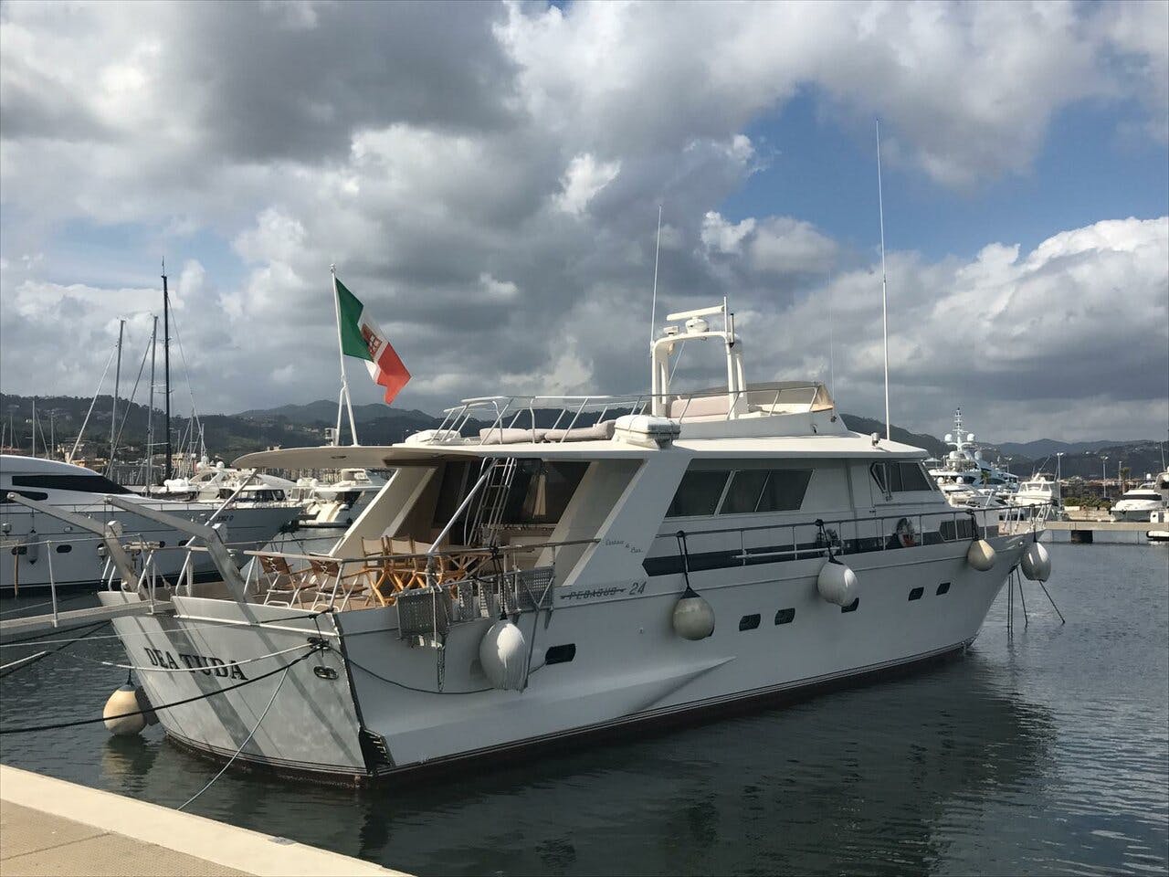 Book Pegasus 24 Luxury motor yacht for bareboat charter in Porto di Policastro Bussentino, Campania, Italy with TripYacht!, picture 2