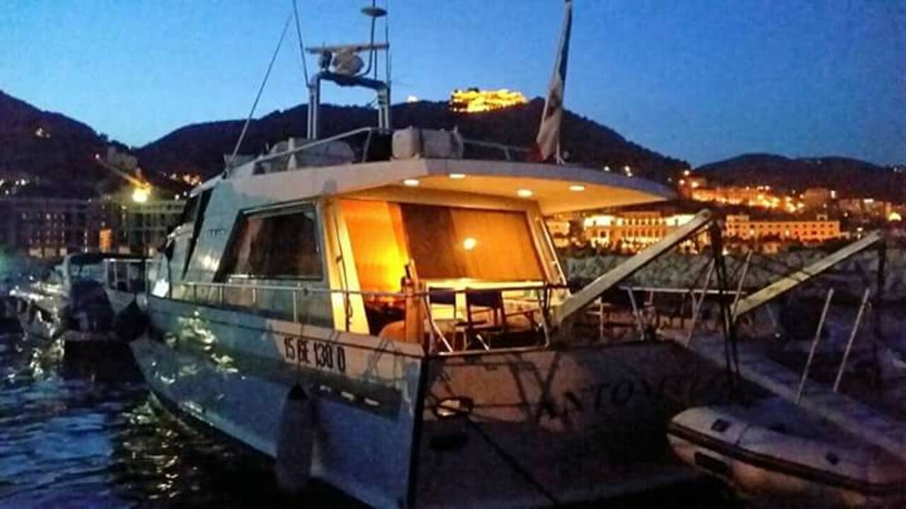 Book Akhir 16,60 Motor yacht for bareboat charter in Salerno, Campania, Italy with TripYacht!, picture 4