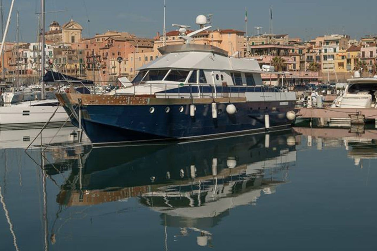 Book Baglietto 20M Motor yacht for bareboat charter in Marina Chiaiolella, Procida, Campania, Italy with TripYacht!, picture 2