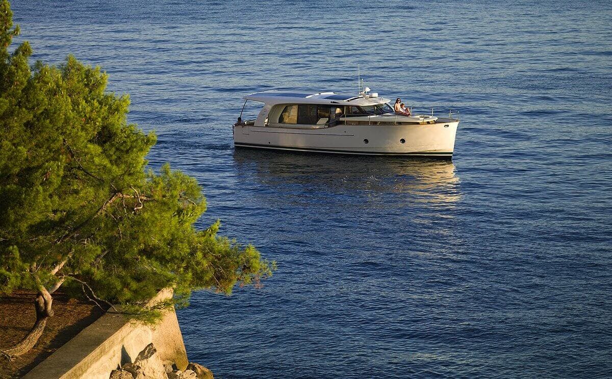 Book Greenline 40 Motor yacht for bareboat charter in Marina Kornati, Biograd, Zadar region, Croatia with TripYacht!, picture 3