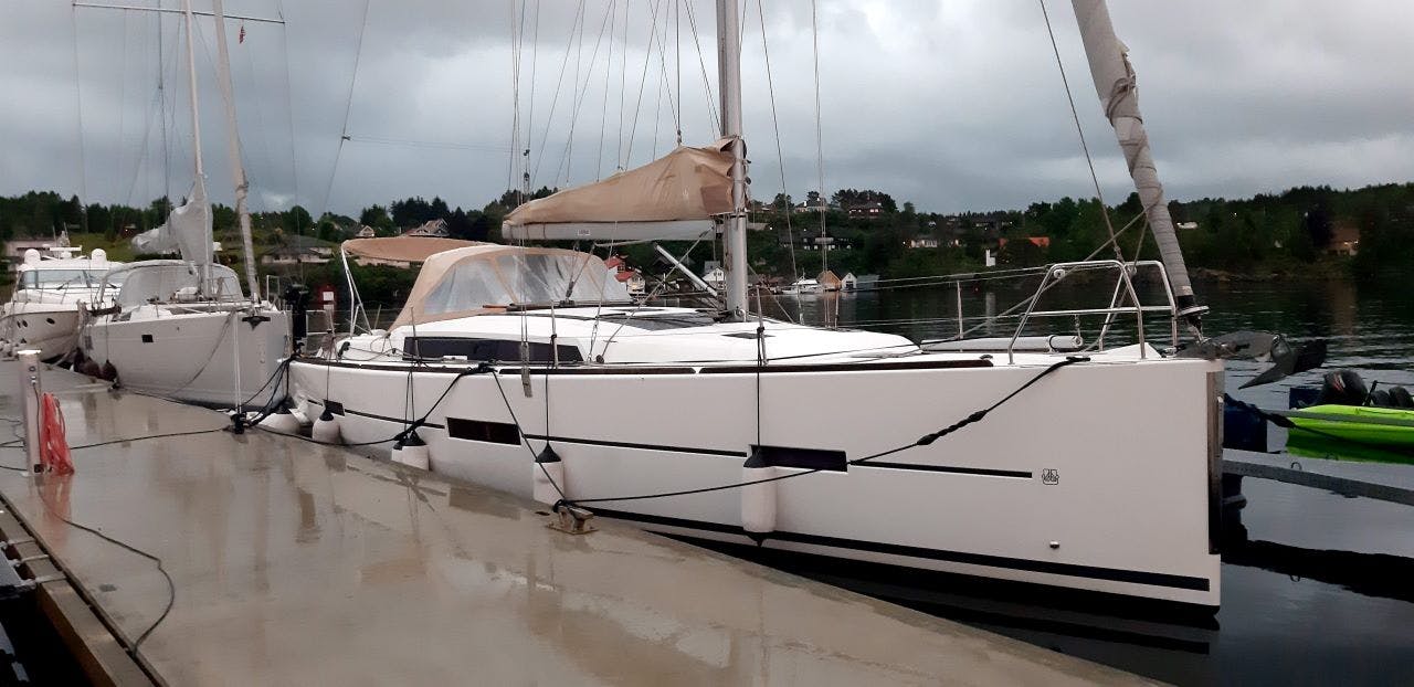 Book Dufour 410 GL Sailing yacht for bareboat charter in Stavanger, Amoy Marina, Vestland, Norway with TripYacht!, picture 5