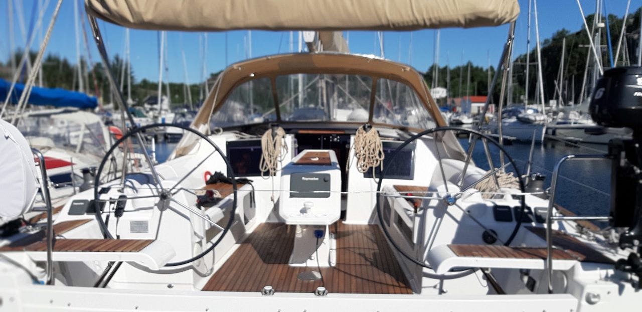 Book Dufour 410 GL Sailing yacht for bareboat charter in Stavanger, Amoy Marina, Vestland, Norway with TripYacht!, picture 10