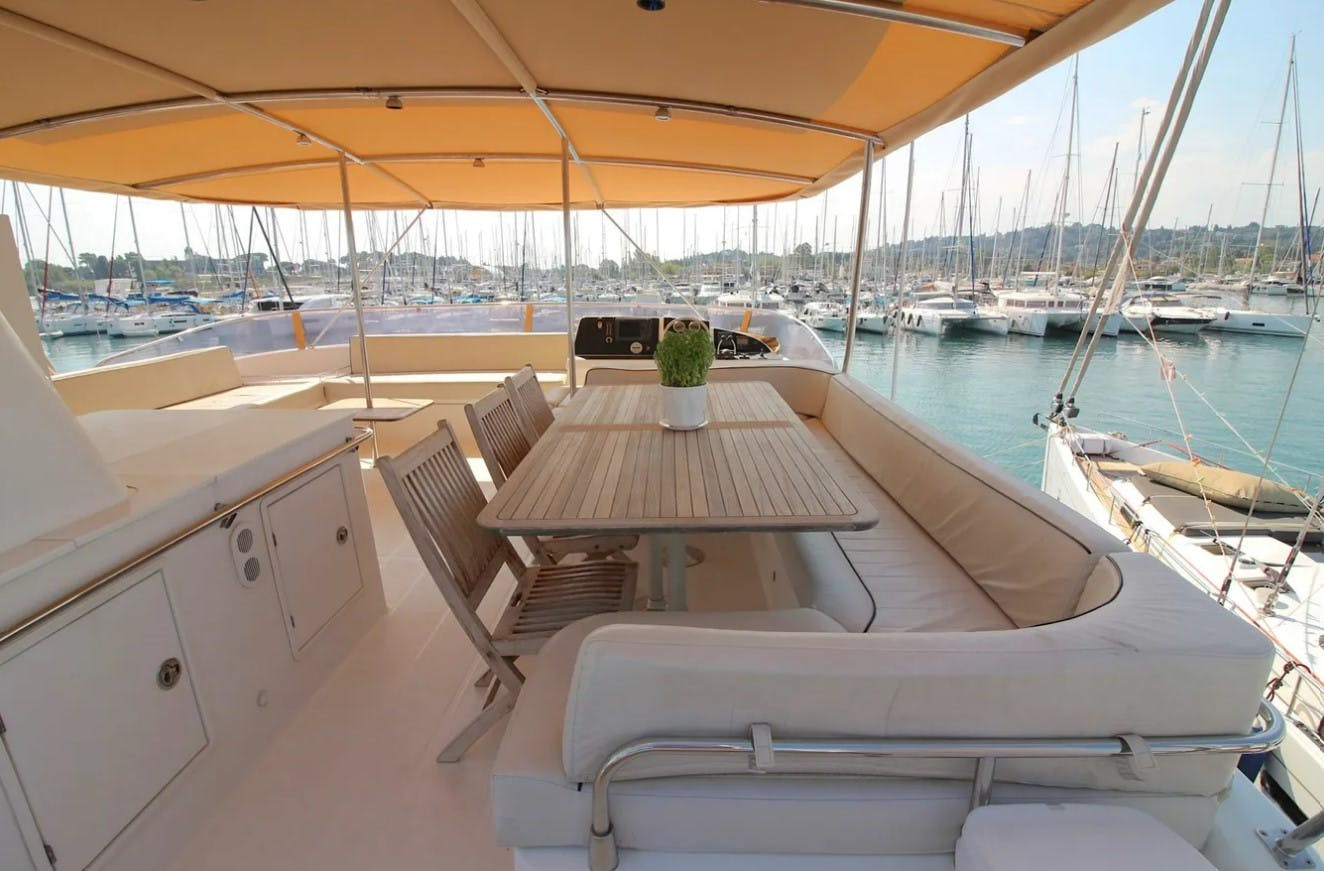 Book Fountaine Pajot Queensland 55 Power catamaran for bareboat charter in Corfu, Gouvia Marina, Ionian Islands, Greece with TripYacht!, picture 6