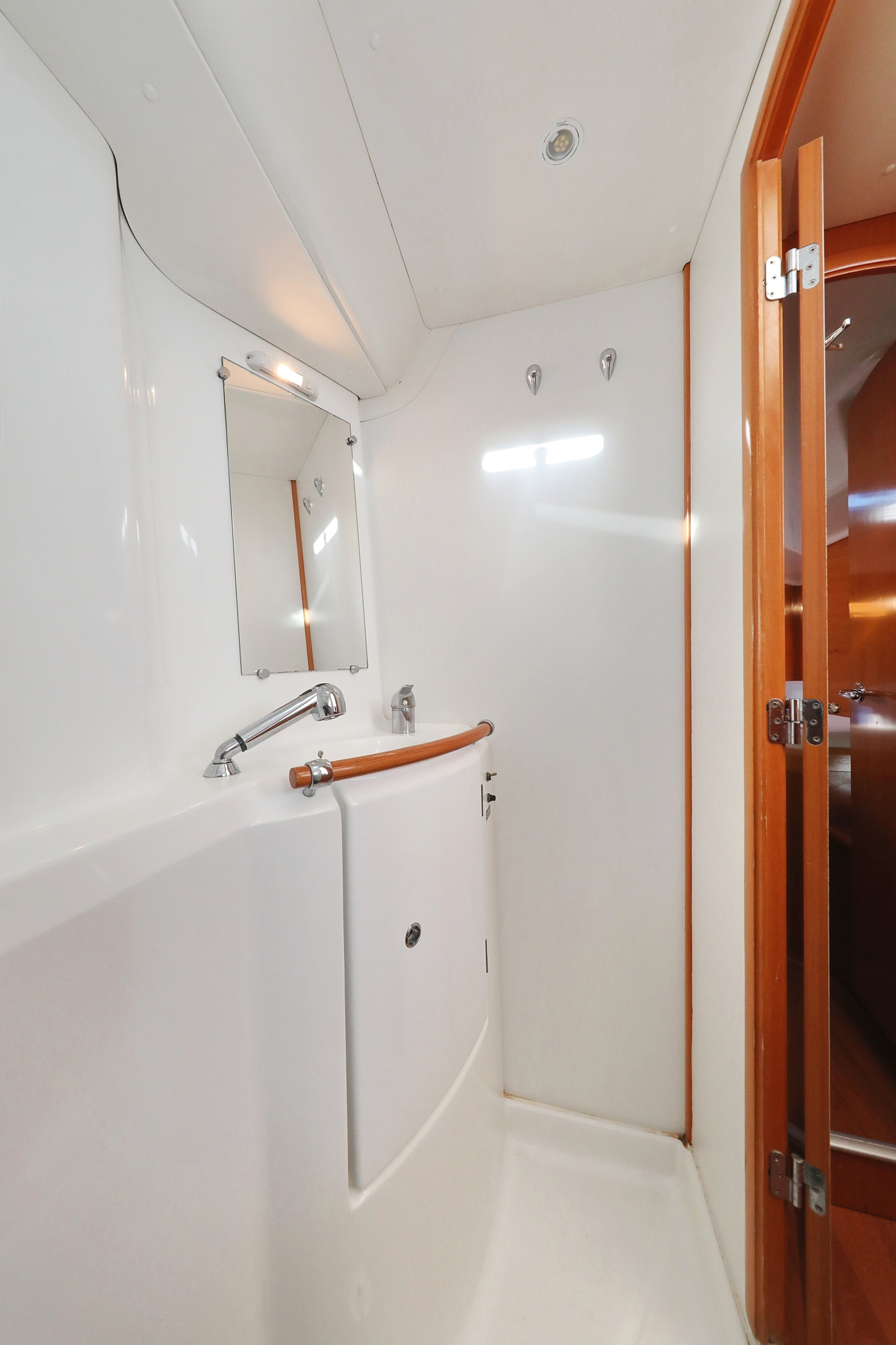 Lagoon 380 S2 - 4 + 2 cab. - Love Song, picture 34